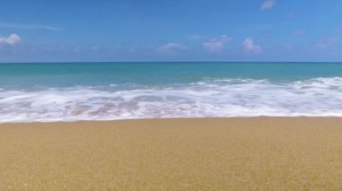 Hareket sahne Phuket, Tayland, Thailand, kumlu plaj zemin üzerine mavi okyanus güzel