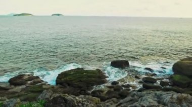 Doğal görünüm ve güzel manzara Krating Cape Nai Harn Beach, Phuket, Tayland