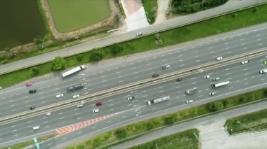 Otoyol ve Tayland expressway havadan görünümü. Şehrin başkente bağlamak için bir yoludur.