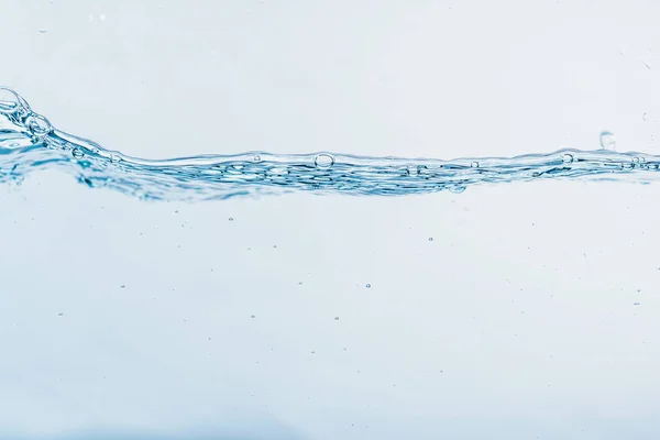 水飞溅特写水形成形状隔离在白色背景. — 图库照片