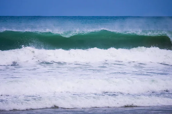 Onda Oceânica Azul Poderosa Com Fundo Natural Perfeito Quebrando — Fotografia de Stock