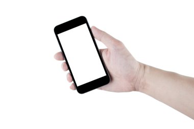 El, beyaz arka planda izole siyah akıllı telefon tutuyor. Gömülü olan yol kırpılıyor.