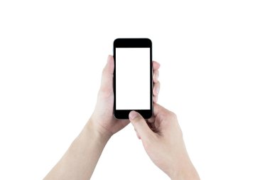 Eller siyah akıllı telefonu tutuyor, beyaz arka planda izole edilmiş. Gömülü olan yol kırpılıyor.