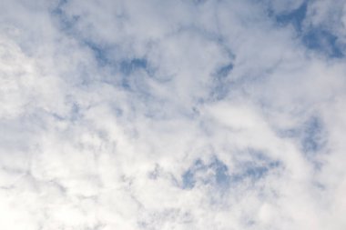 Gökyüzü bulutlarla dolu.