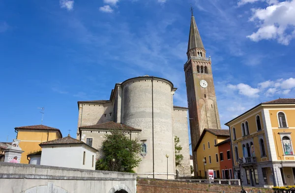 Portogruaro, İtalya Sant'Andrea Duomo görünümünü