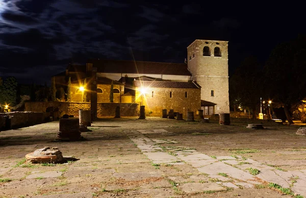 Vista Noturna Catedral San Giusto Das Ruínas Fórum Romano Trieste — Fotografia de Stock