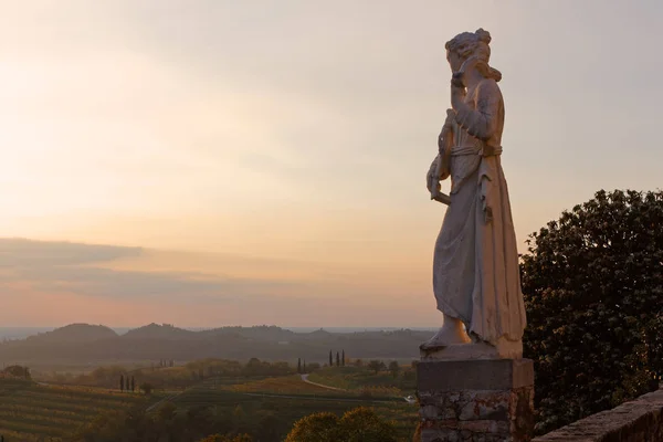 Vista Atardecer Una Estatua Mármol Femenino Neoclásico Terraza Abadía Rosazzo — Foto de Stock