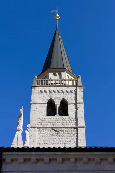 Venzone Talya Nın Duomo Çan Kulesi — Stok fotoğraf