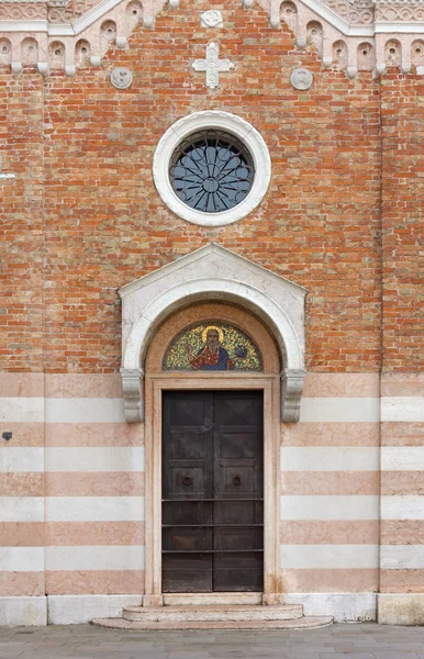 Venice, İtalya - 12 Ocak 2019: San Vio, eski şapeli Campo San Vio, cephe