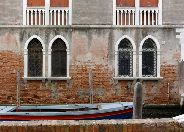Detail Der Zerstörten Fassade Eines Historischen Gebäudes Venedig Italien — Stockfoto