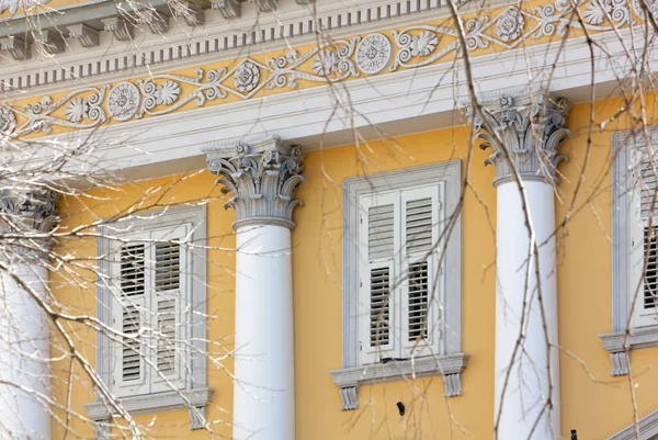 Fachada do Palácio Vivante em Trieste — Fotografia de Stock