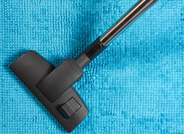 Mavi Halıda Elektrikli Süpürge