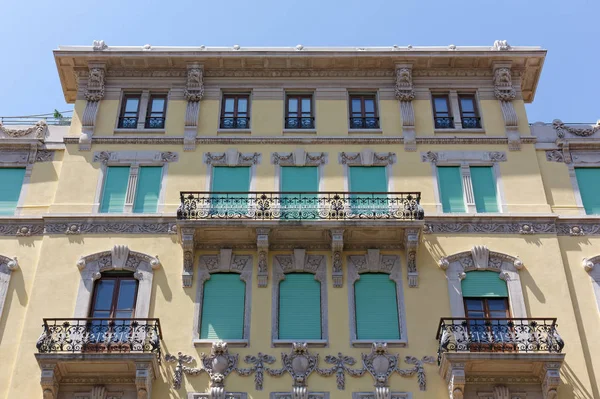 Exterior do Edifício Histórico Decorado em Trieste — Fotografia de Stock