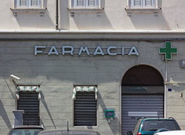 Kapalı Eczane Dış