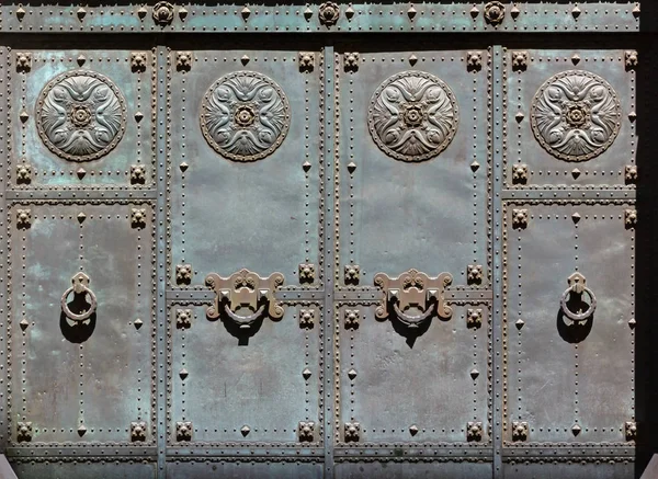 トリエステのシナゴーグの正面玄関 — ストック写真