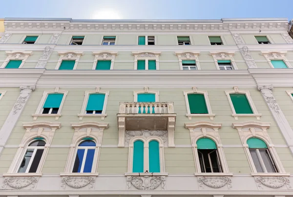 Decorated Historic Building's Exterior in Trieste — Stock Photo, Image