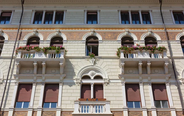 Trieste Italien Juni 2019 Reich Verzierte Außenfassade Eines Eleganten Historischen — Stockfoto