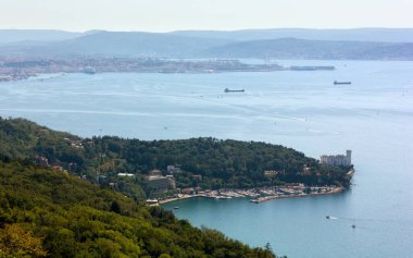 Trieste yakınlarındaki Grignano Marina ve Miramare Kalesi