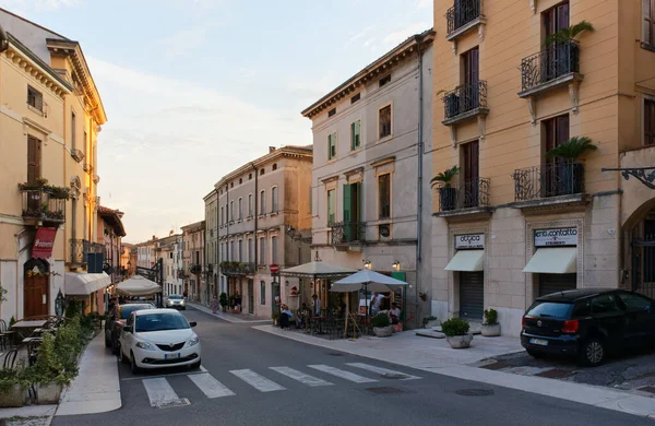 Деве Італія Серпня 2020 Головна Вулиця Сутінках Історичному Районі Маленького — стокове фото