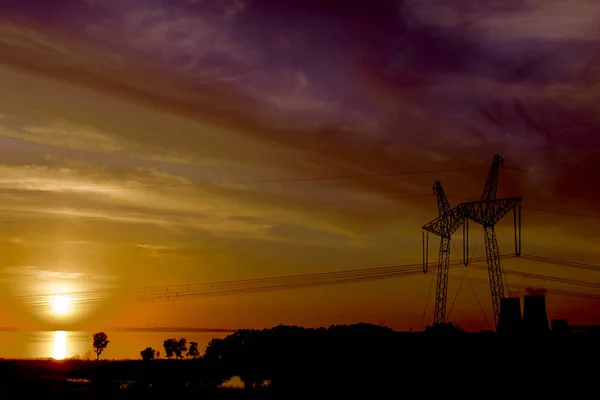 Suporte Linha Energia Fundo Pôr Sol Vermelho Água — Fotografia de Stock