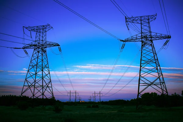 Líneas Eléctricas Alto Voltaje Atardecer Estación Distribución Electricidad — Foto de Stock