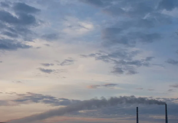 蓝天在日落与发电站的元素 — 图库照片