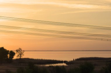 Ülkenin yüksek kararlılık elektrik enerjisi gelişmedir. Elektrik enerjisinin iletimi için binalar unsurları ile manzara