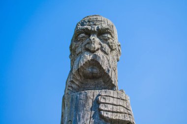 Kazak heykel ağaçtan