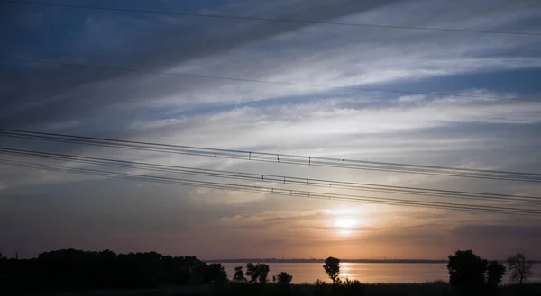 Πολύχρωμο Ηλιοβασίλεμα Καλώδια Για Μεταφορά Ηλεκτρικού Ρεύματος — Φωτογραφία Αρχείου