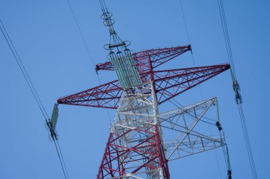 Yeni bir yüksek destek yüksek gerilim hattının 750 kv, ülke için tüm elektrik parçası aktaran