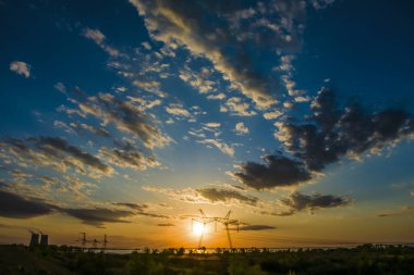 günbatımı tüketiciye enerji iletimi enerji nakil hattı unsurları ile