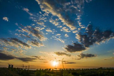 günbatımı tüketiciye enerji iletimi enerji nakil hattı unsurları ile