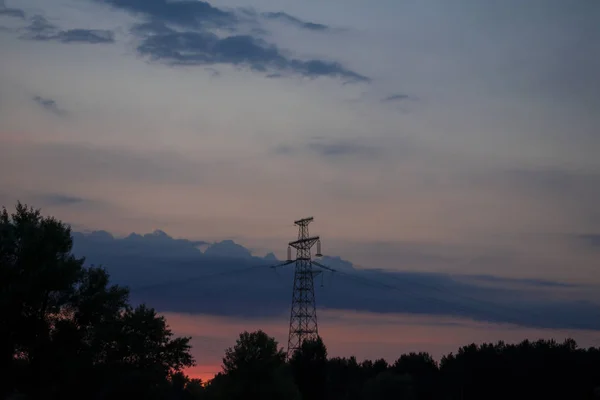 Por Sol Com Elementos Linha Transmissão Energia Que Transmitem Energia — Fotografia de Stock