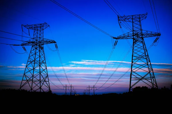Líneas Eléctricas Alto Voltaje Atardecer Estación Distribución Electricidad — Foto de Stock