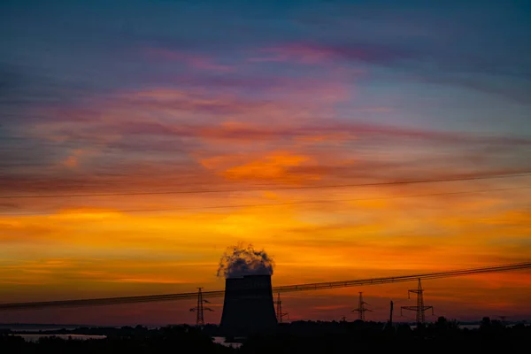 Kärnkraftverket Och Dess Utrustning Kylvatten Kyltorn — Stockfoto