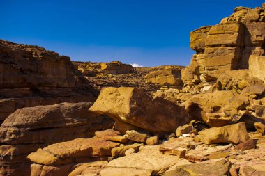 Mısır kanyonda renk güzelliği