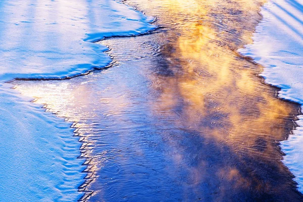 Agua Del Río Helada Día Invierno Muy Frío —  Fotos de Stock