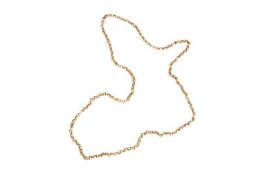 Beyaz arkaplanda izole edilmiş altın zincir.