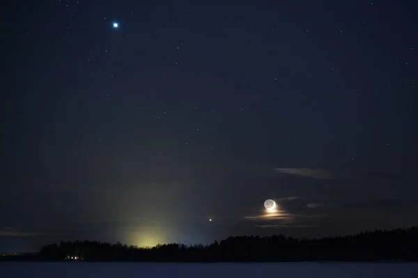 Conjucción Júpiter Venus Luna Cielo Nocturno Sobre Paisaje Invernal Nevado — Foto de Stock