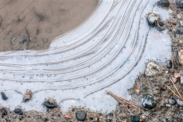 얼어붙은 웅덩이를 클로즈업 — 스톡 사진