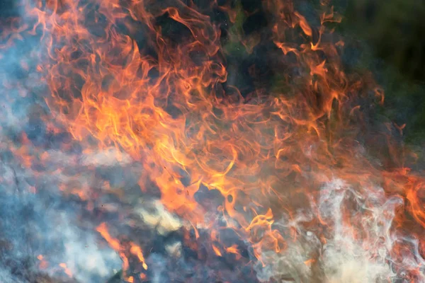 Plameny a kouř, požární pozadí — Stock fotografie