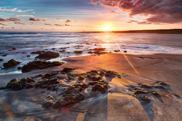 Isla de reunión al atardecer, pointe du diable, saint-pierre — Foto de Stock