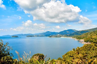 katathani plaj ve kata plaj, phuket, tayland görünümü