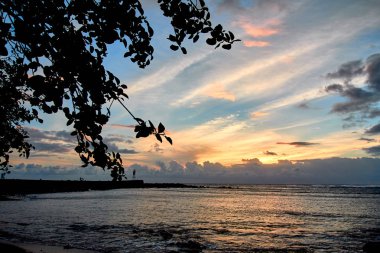 gün batımında terre sainte plaj, reunion ada