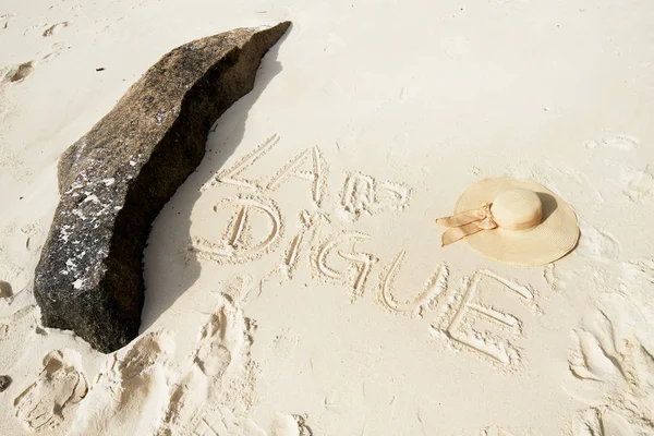 Anse Fonte d 'Argent, pedras de granito na bela praia em tropi — Fotografia de Stock