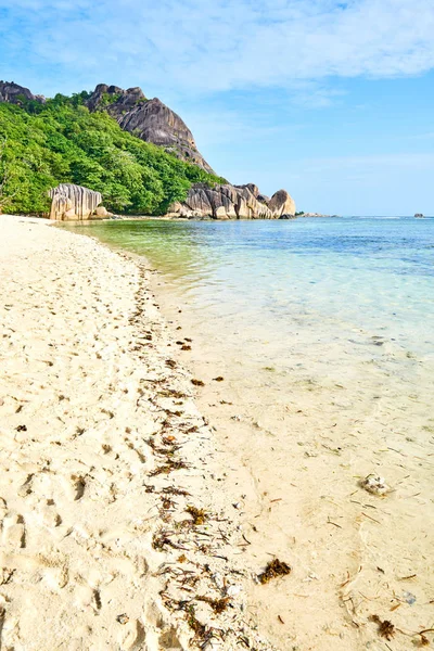 Anse Πηγή d 'Argent, γρανίτη βράχους σε όμορφη παραλία σε tropi — Φωτογραφία Αρχείου
