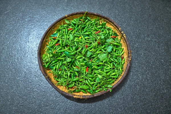 Kleine Paprika grün und rot, Insel der Wiedervereinigung — Stockfoto