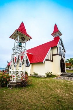 Notre Dame Auxiliatrice kilise Cap Malheureux, Mauritius, Hint Okyanusu, kendine özgü kırmızı çatılı