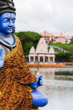Bir Hint (Hindu, Budist) ilahiyat heykeli: Mauritius'taki hindu tapınağında (Büyük Havza) Şiva
