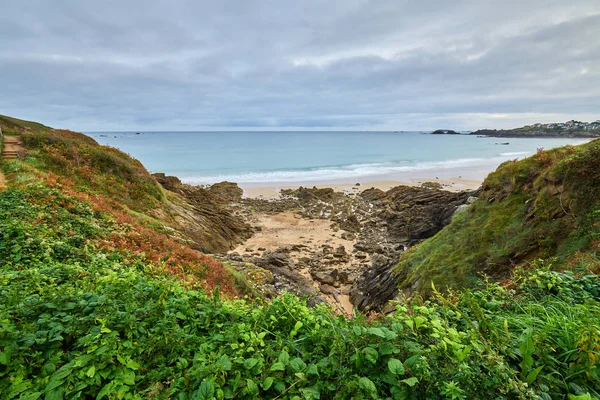 Mare di Pointe de la Garde Guerin e bella vista sulla costa smeralda, vicino a Saint-briac sur mec, Bretagna, Francia — Foto Stock
